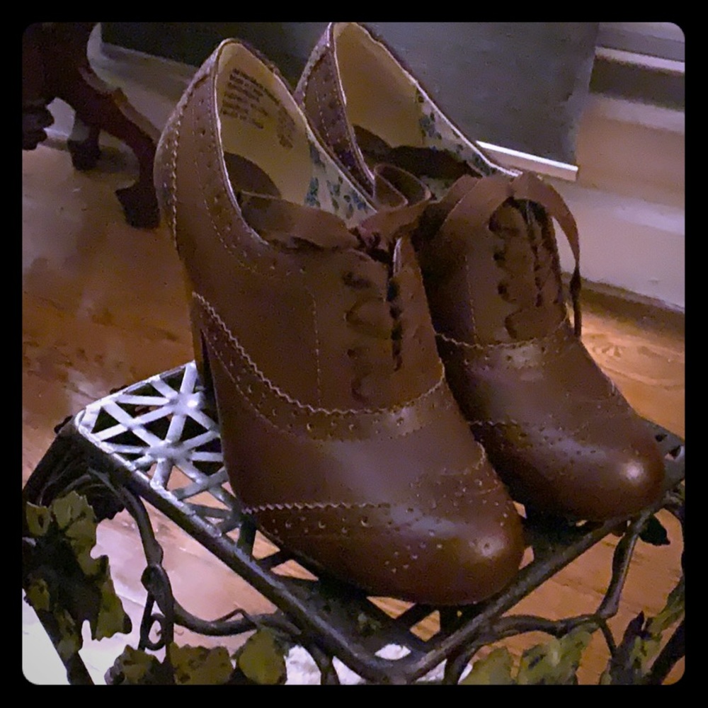 Never worn New American Eagle shoes